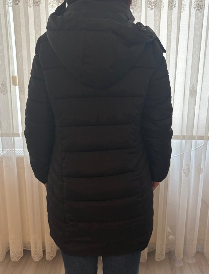 Siyah Kapüşonlu Kışlık Kadın Mont - Görsel 5