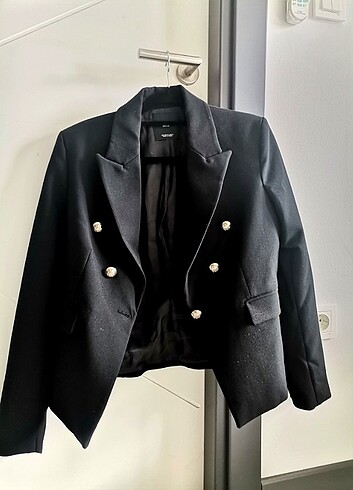 Mango metal düğmeli şık siyah blazer 