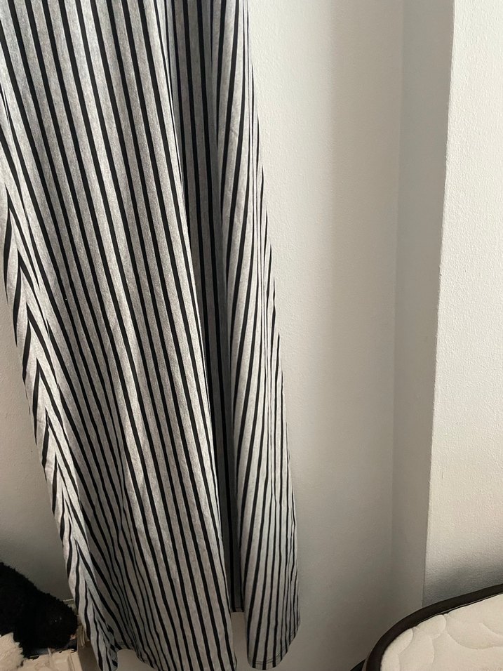 V Yaka Çizgili Gri Hamile Elbisesi - Görsel 5