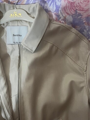 l Beden beyaz Renk bershka deri ceket