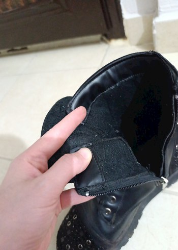 Tokalı Siyah Hafif Topuklu Botlar - Görsel 4