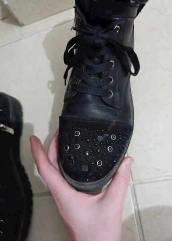 Tokalı Siyah Hafif Topuklu Botlar - Görsel 5