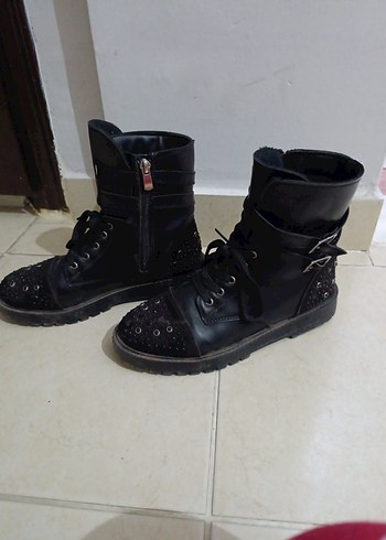 Tokalı Siyah Hafif Topuklu Botlar - Görsel 2