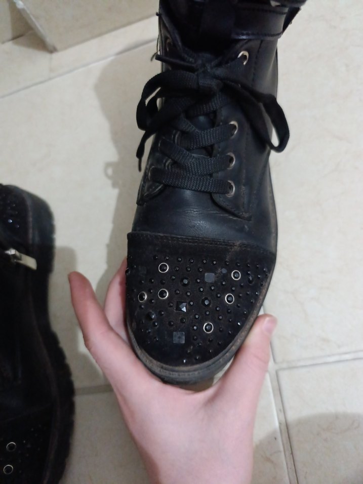 Tokalı Siyah Hafif Topuklu Botlar - Görsel 5