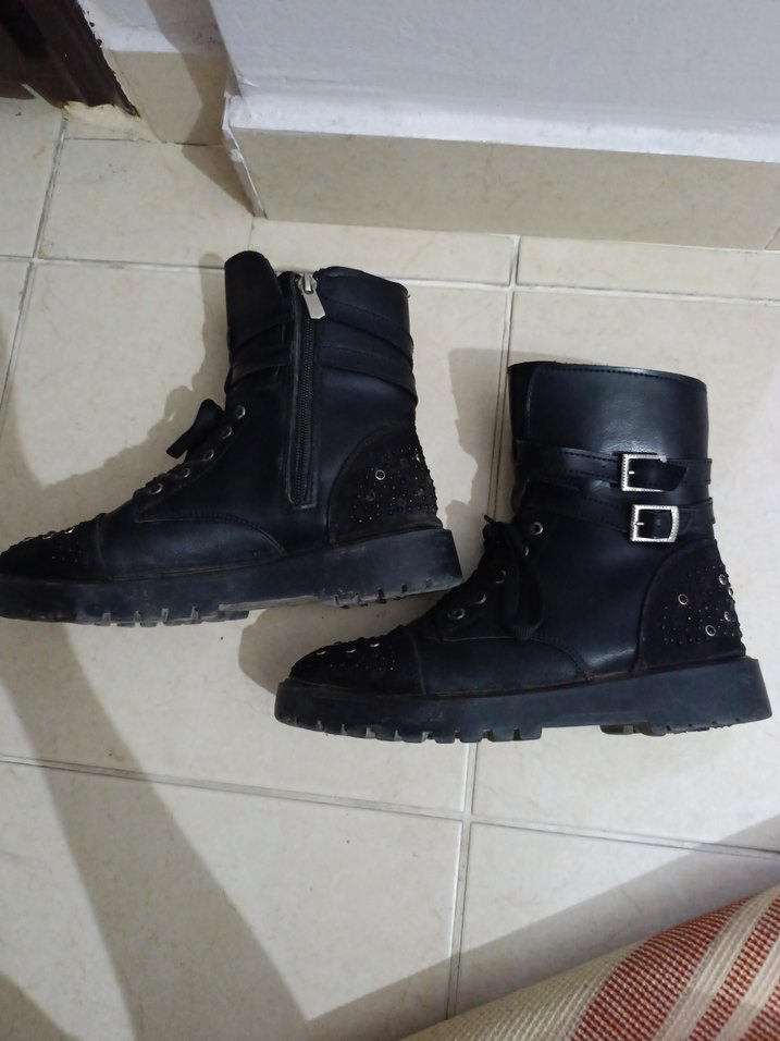 Tokalı Siyah Hafif Topuklu Botlar - Görsel 3