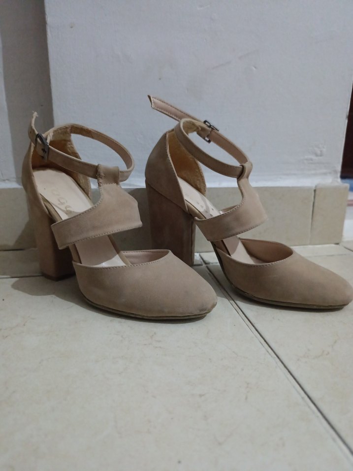 Bej Süet Tokalı Kadın Topuklu Ayakkabı - Görsel 2