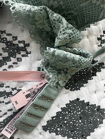 34 Beden Victoria?s Secret Lightly Lined Plunge Bra 34C Yeşil Sütyen