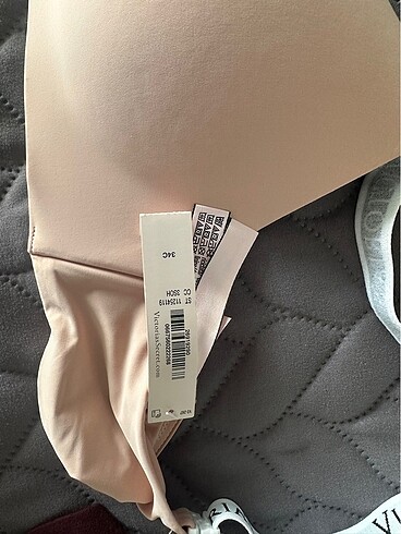 34 Beden pembe Renk Victoria Secret 34C Soft Pembe-Krem Rengi Sütyen -Lightly-Lined