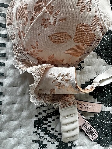 34 Beden ten rengi Renk Victoria?s Secret Angelight Full-Coverage Lace Bra 34C Sütyen