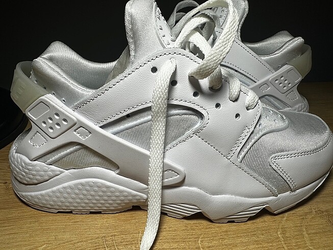 37 Beden beyaz Renk Nike Air Huarache Kadın Beyaz Spor Ayakkabı 37