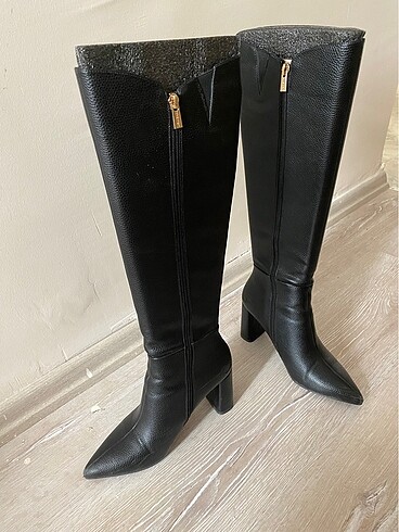 38 Beden Ninewest topuklu çizme