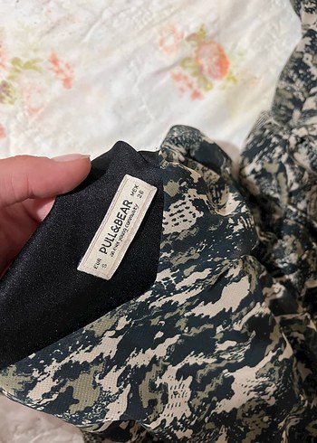 Pull and Bear Kamuflaj desenli V Yaka Midi Elbise