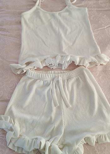 l Beden Beyaz Fırfırlı Mini Askılı Kadın Pijama Takımı