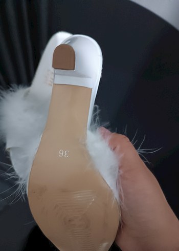 Diğer Beyaz Tüylü Stiletto Topuklu Kadın Terlik