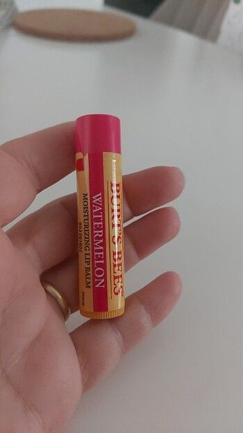 Beden Burt's Bees dudak nemlendiricisi