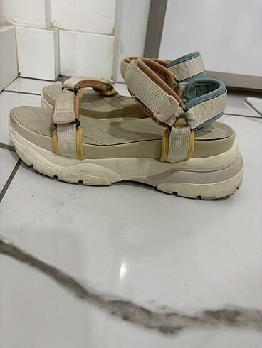 39 Beden çeşitli Renk Zara sandalet
