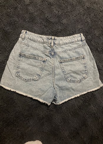 Gevşek Kesim Yırtık Mini Kot Şort - Görsel 3