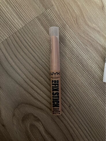 Nyx pro fix stick 7