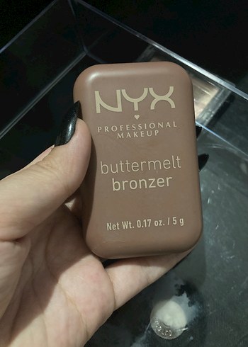 NYX Buttermelt Bronzer 04
