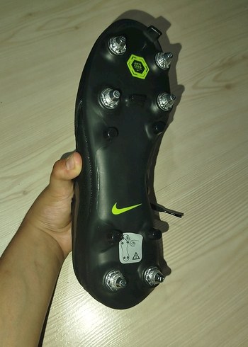 Nike Siyah Bağcıklı Erkek Futbol Ayakkabısı