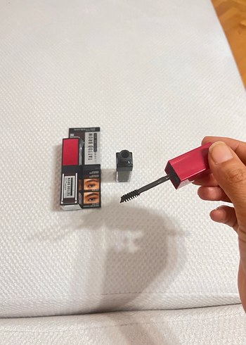 Koyu kahve kaş boyası tattoo - Görsel 3