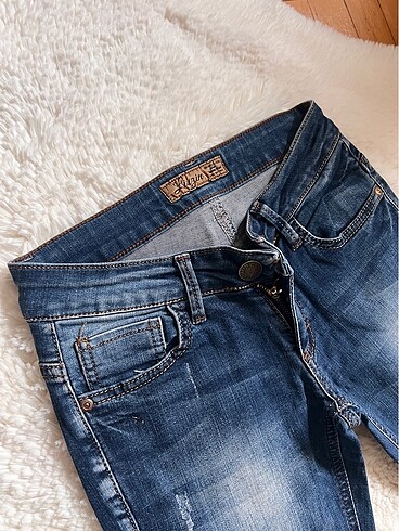 26 Beden mavi Renk Liuzin jean