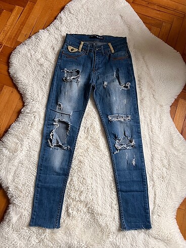 28 Beden mavi Renk 28 beden jean