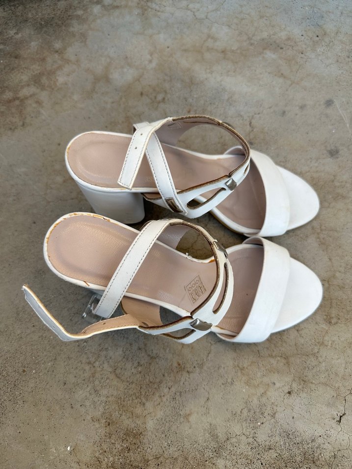 Beyaz Tokalı Topuklu Kadın Ayakkabı - Görsel 3