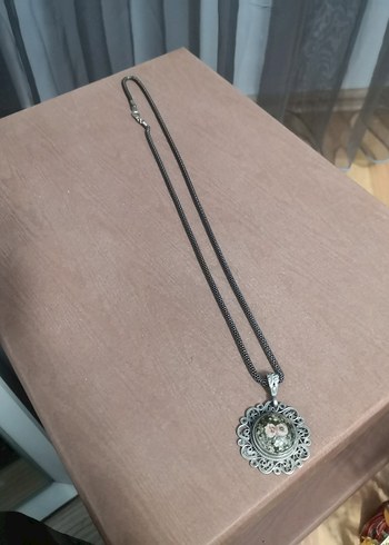 Diğer Kenarları 925 ayar gümüş kolye