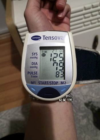 Tensoval marka bilekten tansiyon ölçüm aleti - Görsel 8