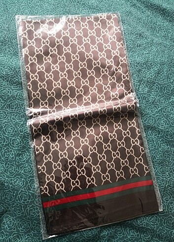 Gucci ipek şal, başörtüsü, fular vb