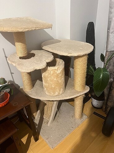 Kedi Tırmalama Evi