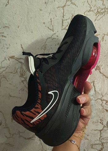 Nike orijinal Yüksek Topuklu Siyah Baskılı Kadın Spor Ayakkabı