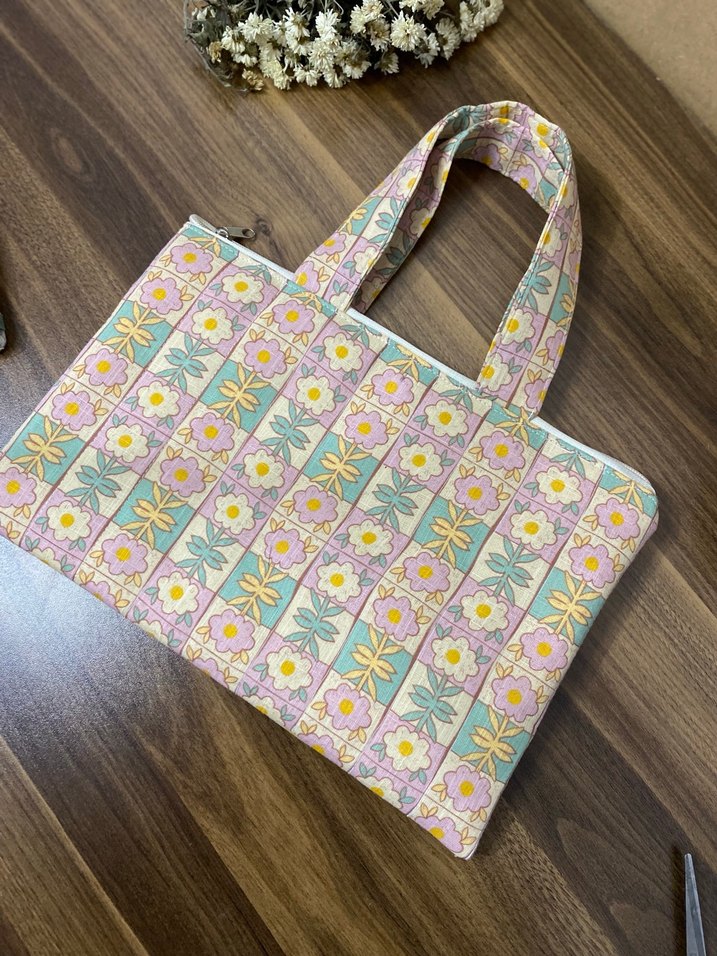 11 inç Çiçek Desenli askılı tablet Çantası - Görsel 2