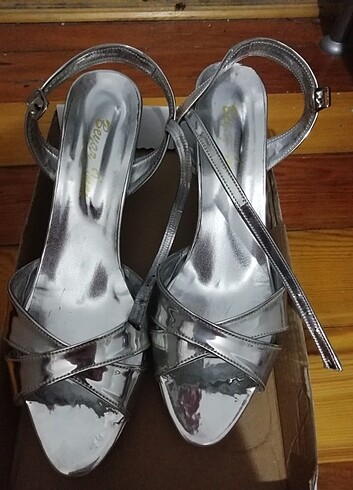 Gümüş Alçak Topuklu Ayakkabı 