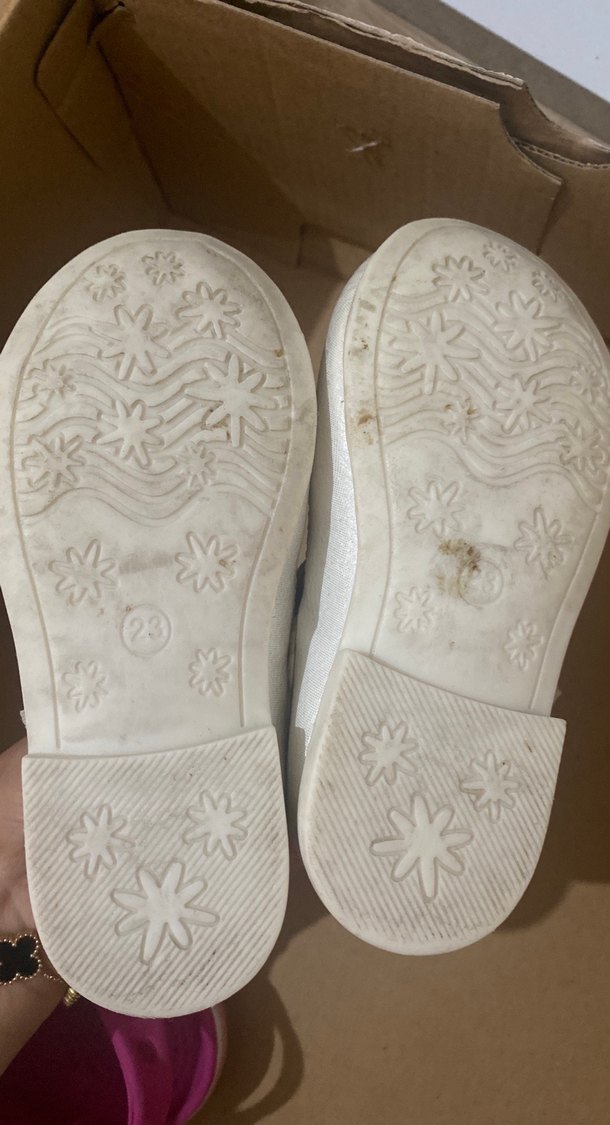 Beyaz Parlak Fiyonk Detaylı Kız Babet - Görsel 2