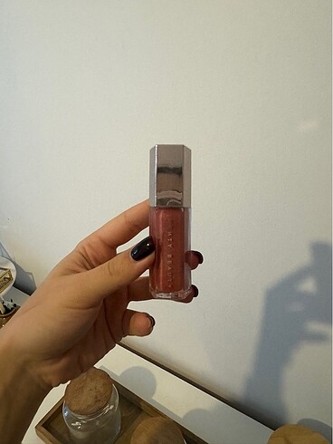 Fenty Gloss Fussy