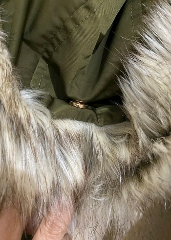 Sokak Stili Bej Kürklü Yeşil Kadın Kışlık Mont - Görsel 4