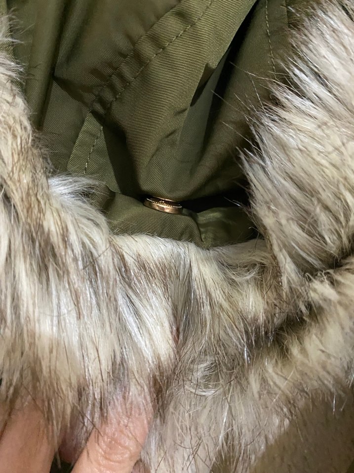 Sokak Stili Bej Kürklü Yeşil Kadın Kışlık Mont - Görsel 4