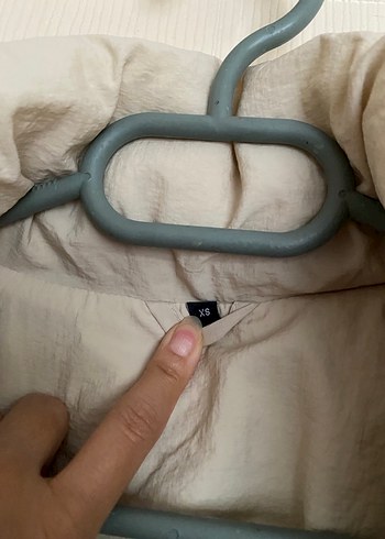 Krem renk dolgulu mont - Görsel 4