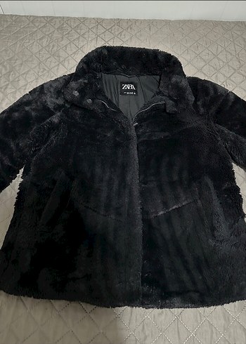 Zara Kadın Beyaz Kapüşonlu Düğmeli Şişme Yelek