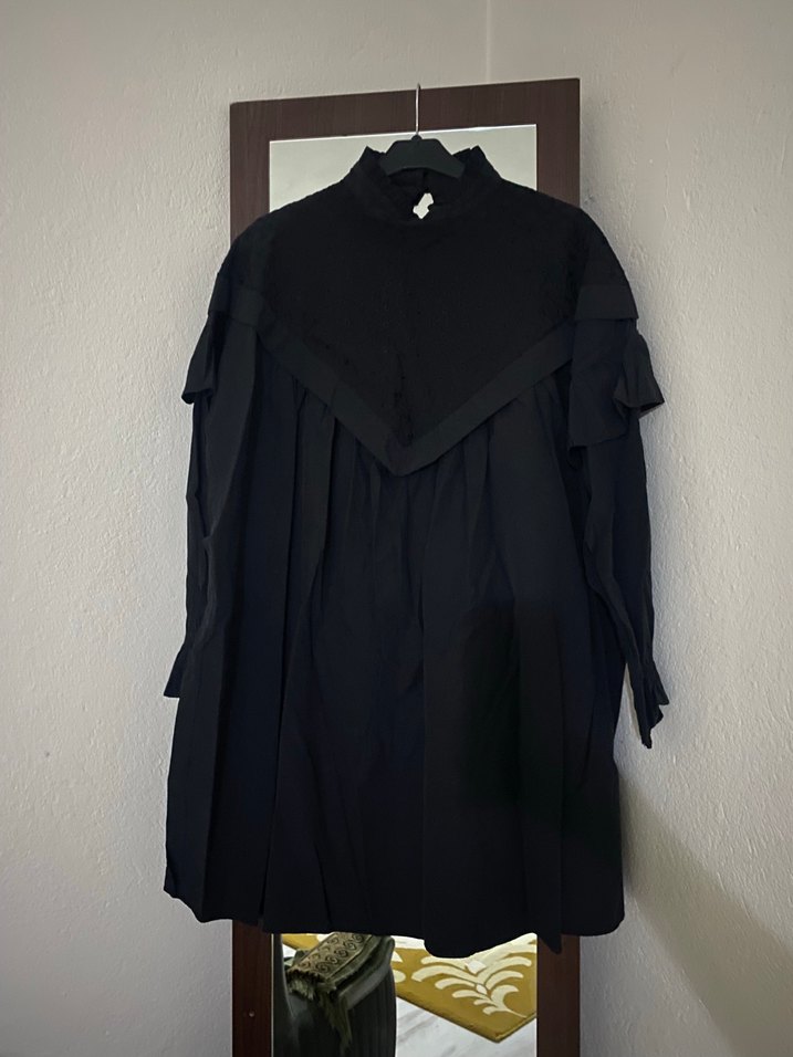 Uzun Kollu Siyah Fırfırlı Gofret Yaka Tunik - Görsel 2