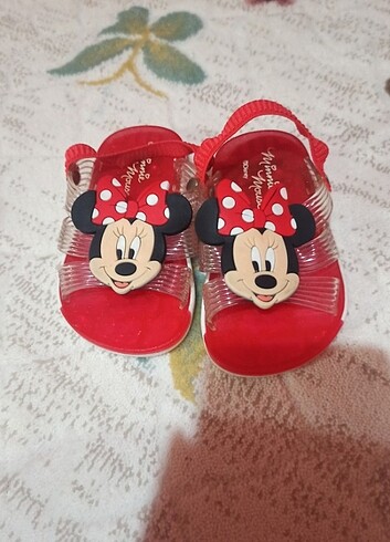23 Beden kırmızı Renk Sesli bebek sandalet
