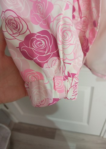 Pembe Baskılı Yağmurluk - Görsel 4