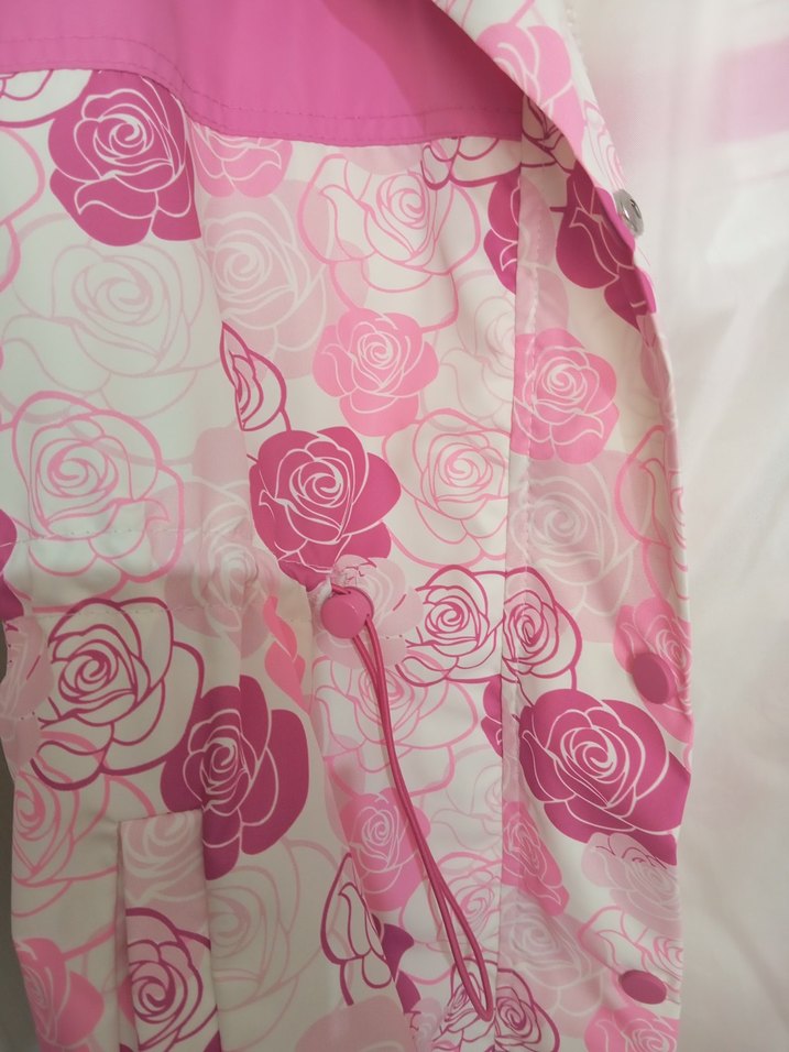 Pembe Baskılı Yağmurluk - Görsel 3