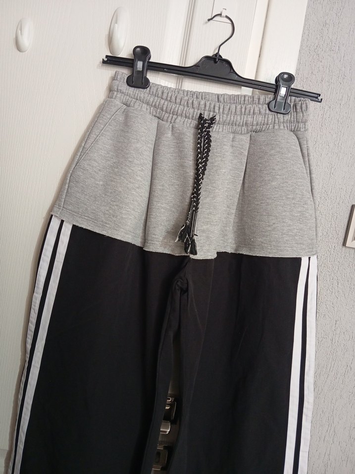 Kadın Gri Siyah Çizgili Bol Kesim Eşofman - Görsel 2