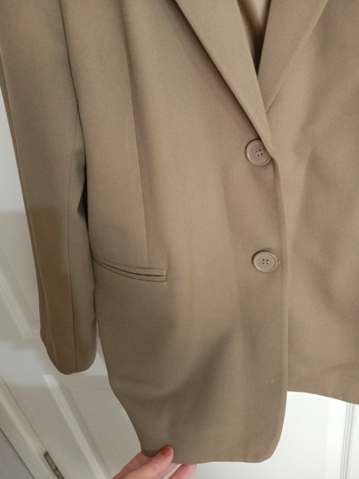 Bej Düğmeli Kadın Ceket - Görsel 4