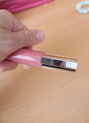Beden pembe Renk Loreal likit ruj