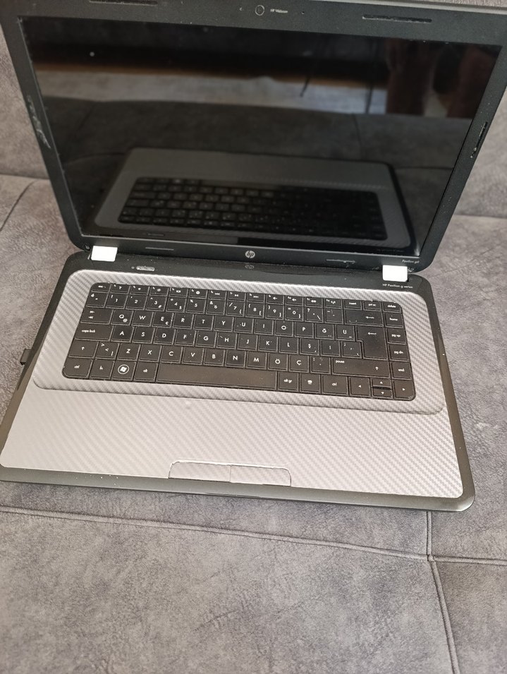Gri HP Laptop - Görsel 3