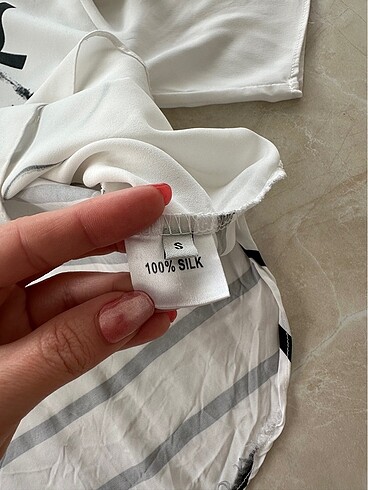 s Beden Chanel ipek üst